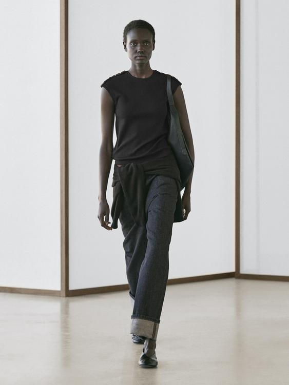 Drop sleeve T-shirt with button details