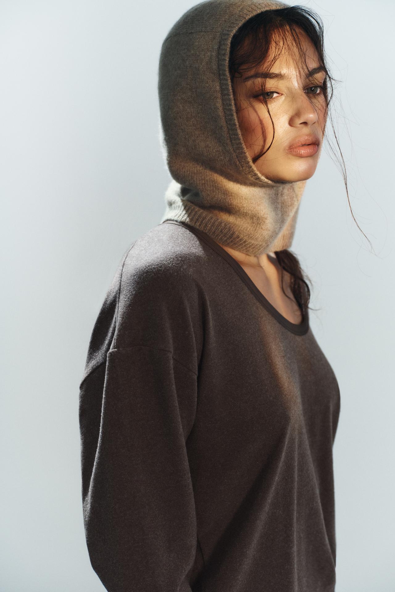 WOOL AND CASHMERE KNIT HOODIE — Beige