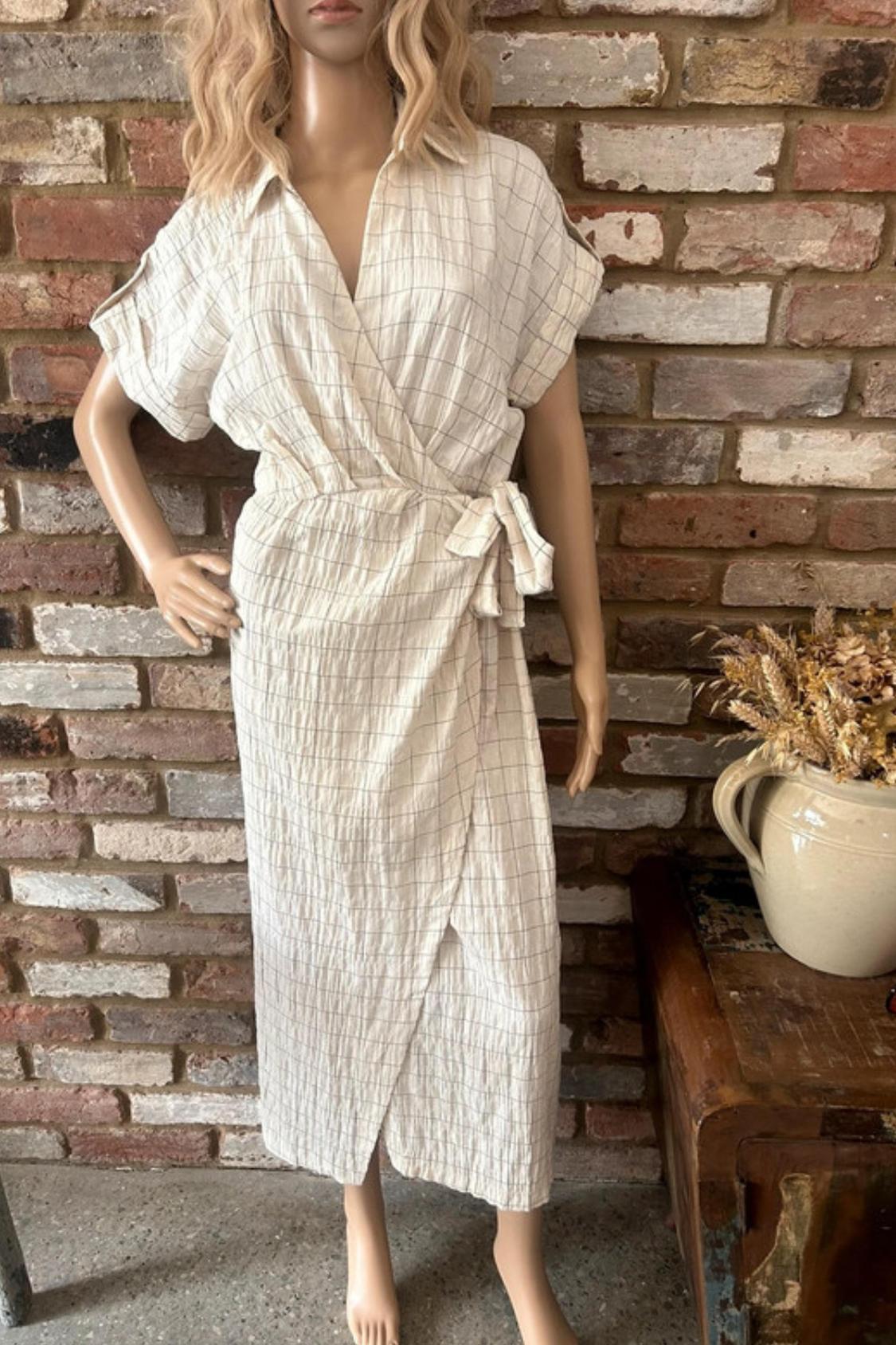 CHECKED DRESS WITH KNOT DETAIL