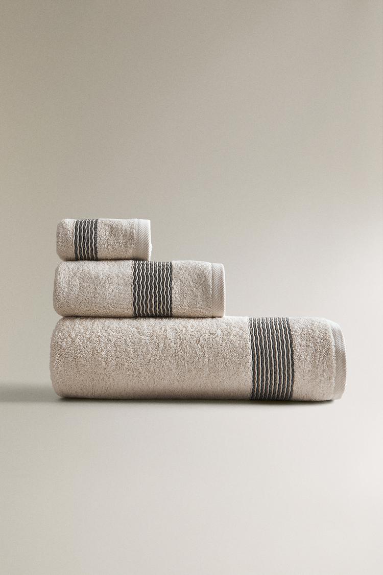 COTTON BATH TOWEL WITH PLEATED BORDER Sand Black ZARA Canada