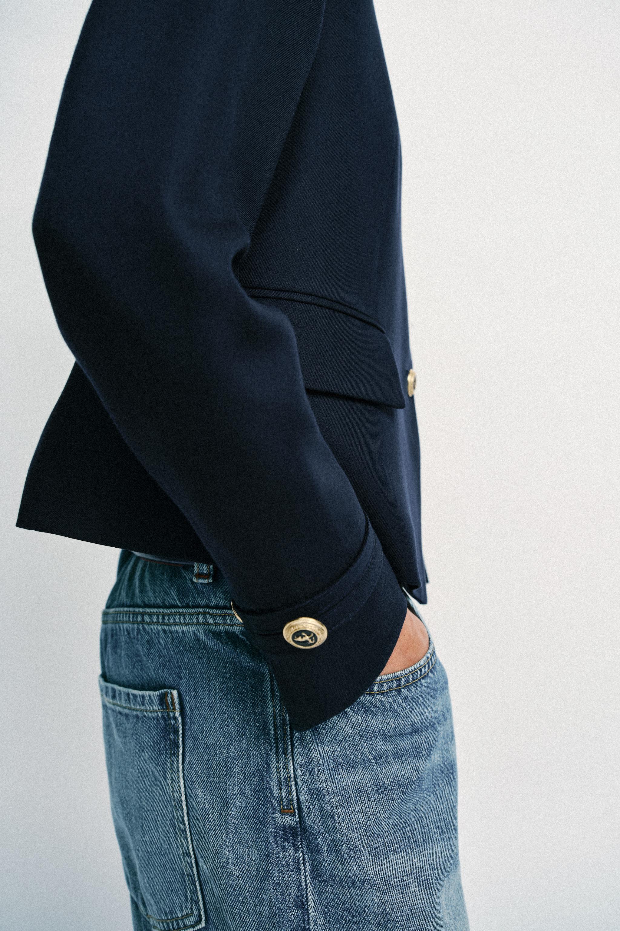VESTE AJUSTÉE BOUTON DORÉ