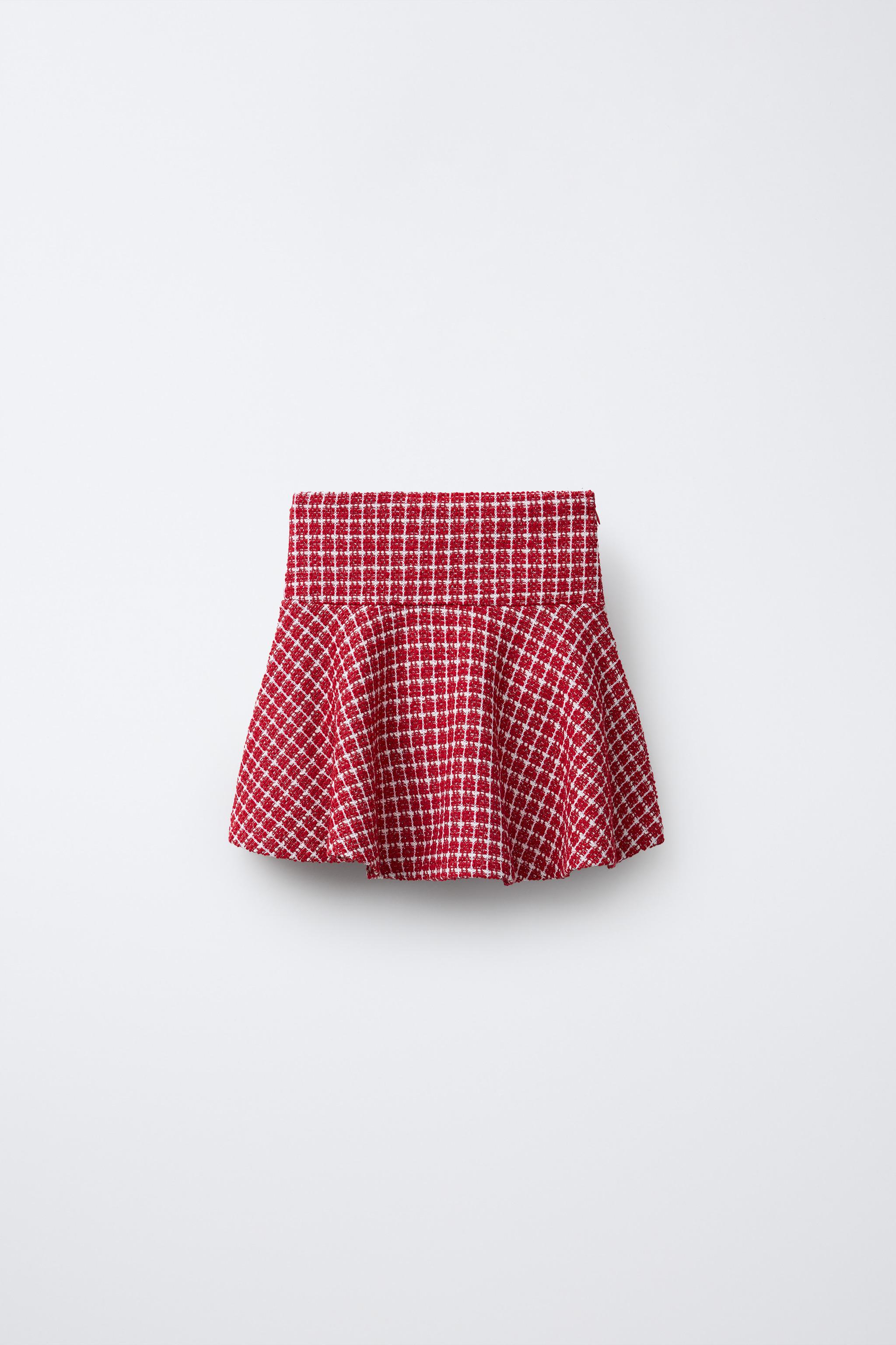 JUPE STRUCTURÉE À BOUTONS