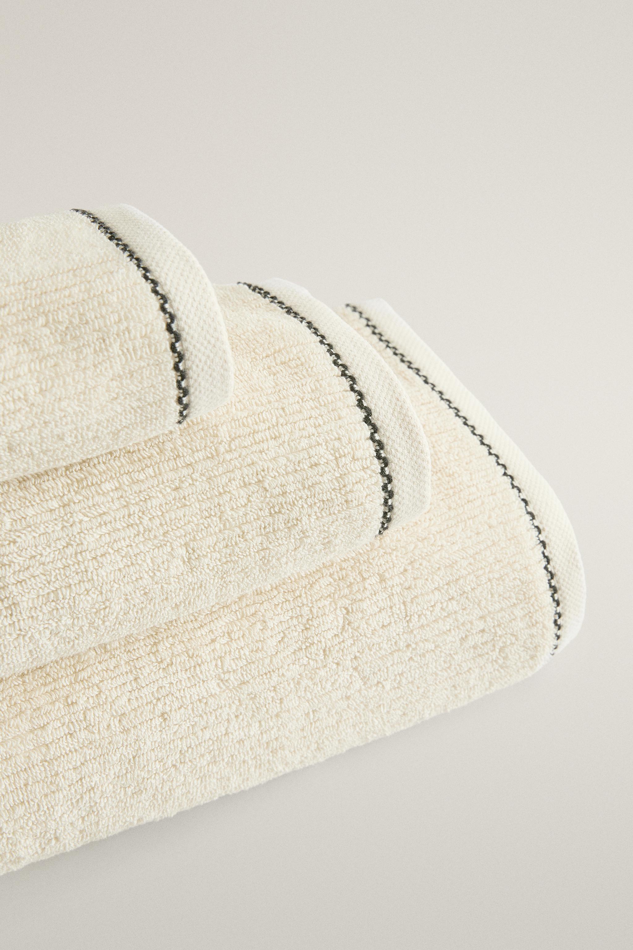 BATH TOWEL WITH TOPSTITCHING