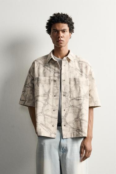 Zara ABSTRAKTSE MUSTRIGA BOXY FIT PEALISSÄRK - Mustriline