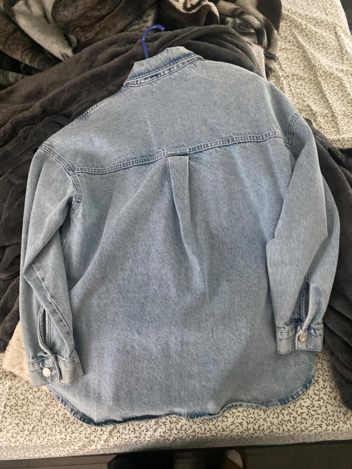 SOBRECAMISA DENIM BOLSILLOS PLASTRÓN - Image 2