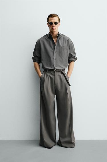 بنطلون فيت واسع بثنيات - رمادي أنثراسايت الخاص بـ Zara