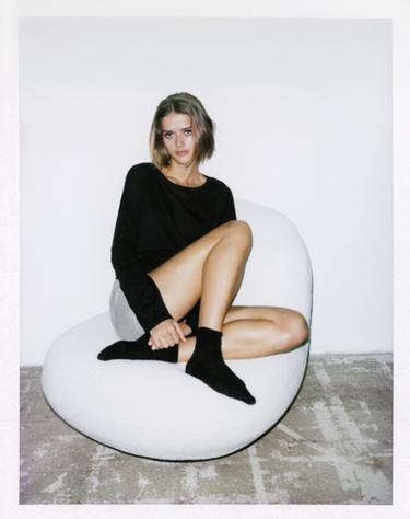 ŠIROKA BOMBAŽNA MAJICA SUPIMA® - Črna od Zare