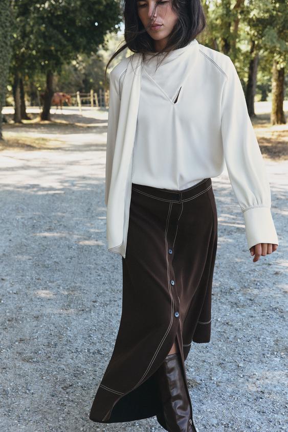 BLOUSE FOULARD SURPIQÛRE CONTRASTE - Blanc cassé de Zara - Image 0