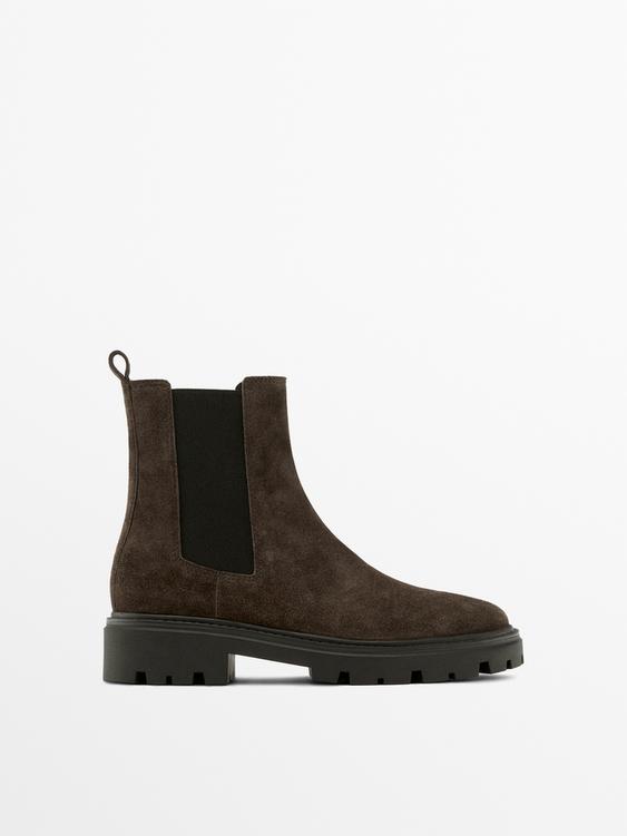 Flat Chelsea boots with track sole