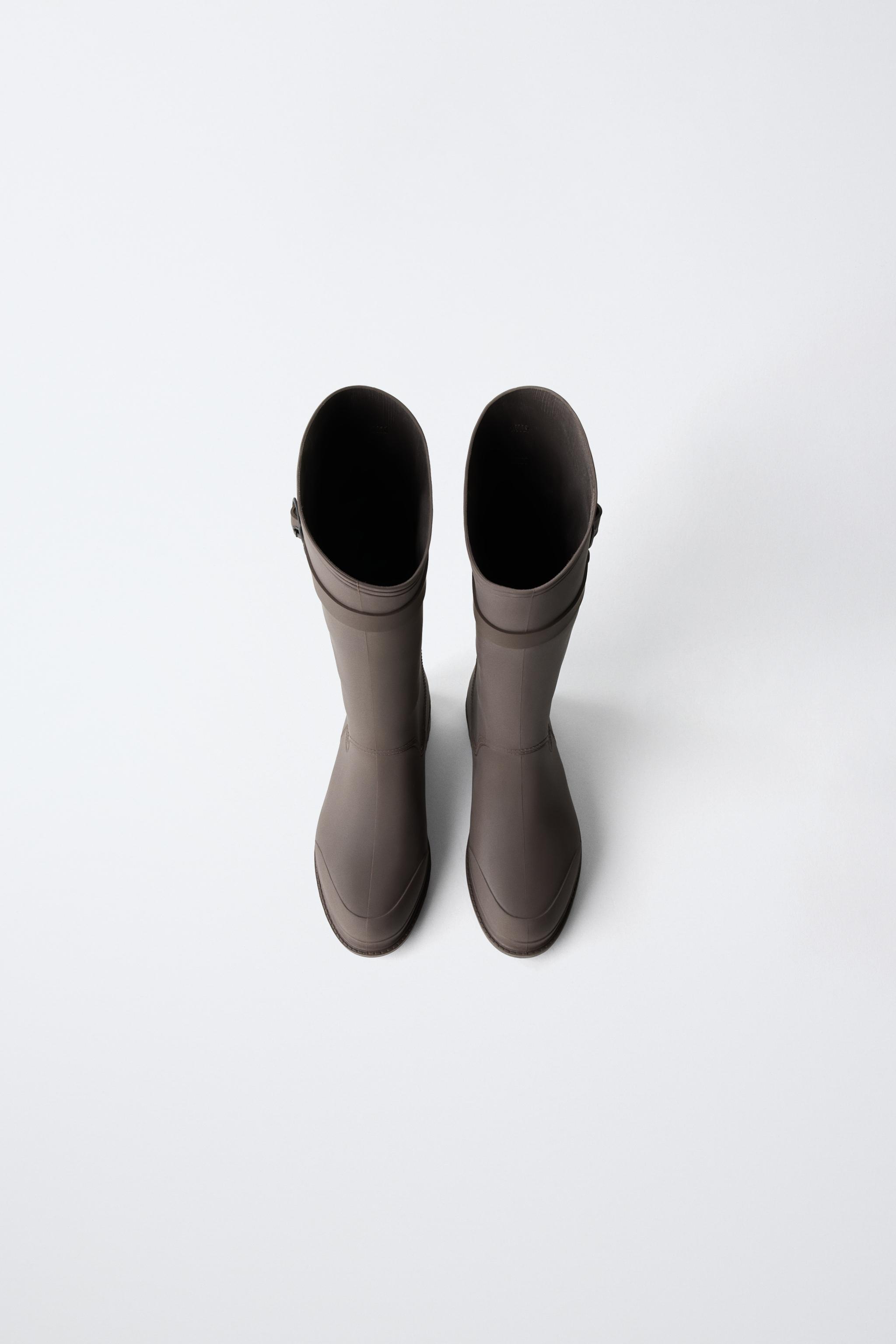 BUCKLE RAIN BOOTS
