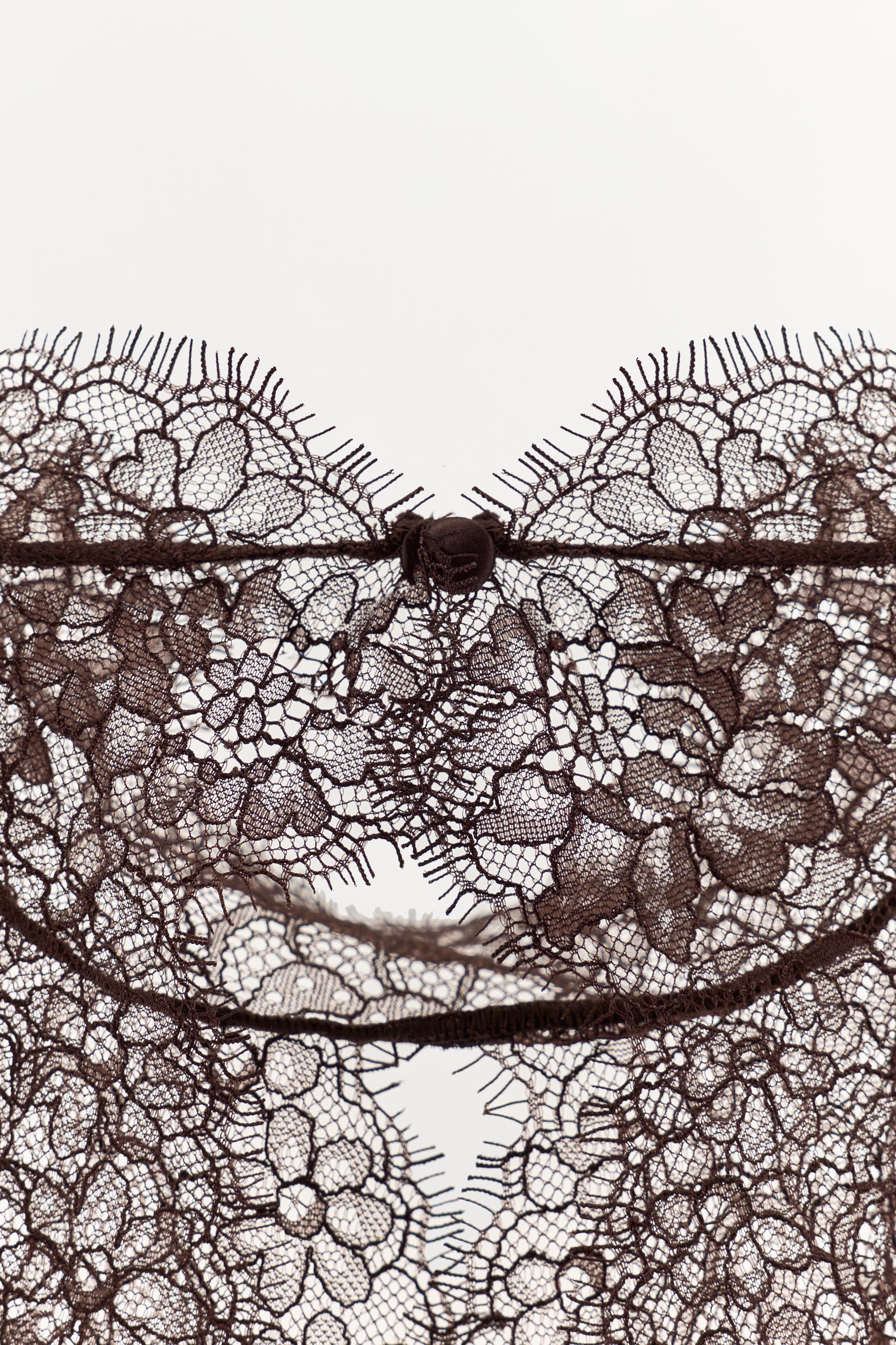 COMBINED LACE BACK NECKLINE BODYSUIT