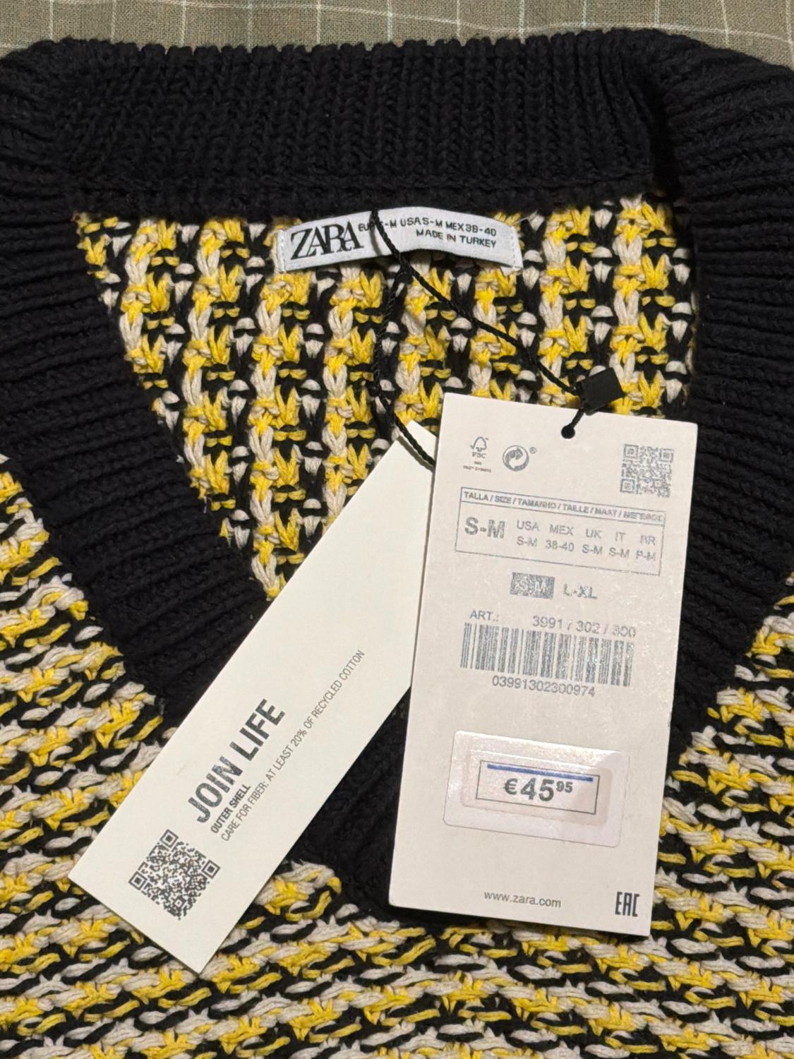 KNIT VEST WITH CROCHET DETAIL - Image 3