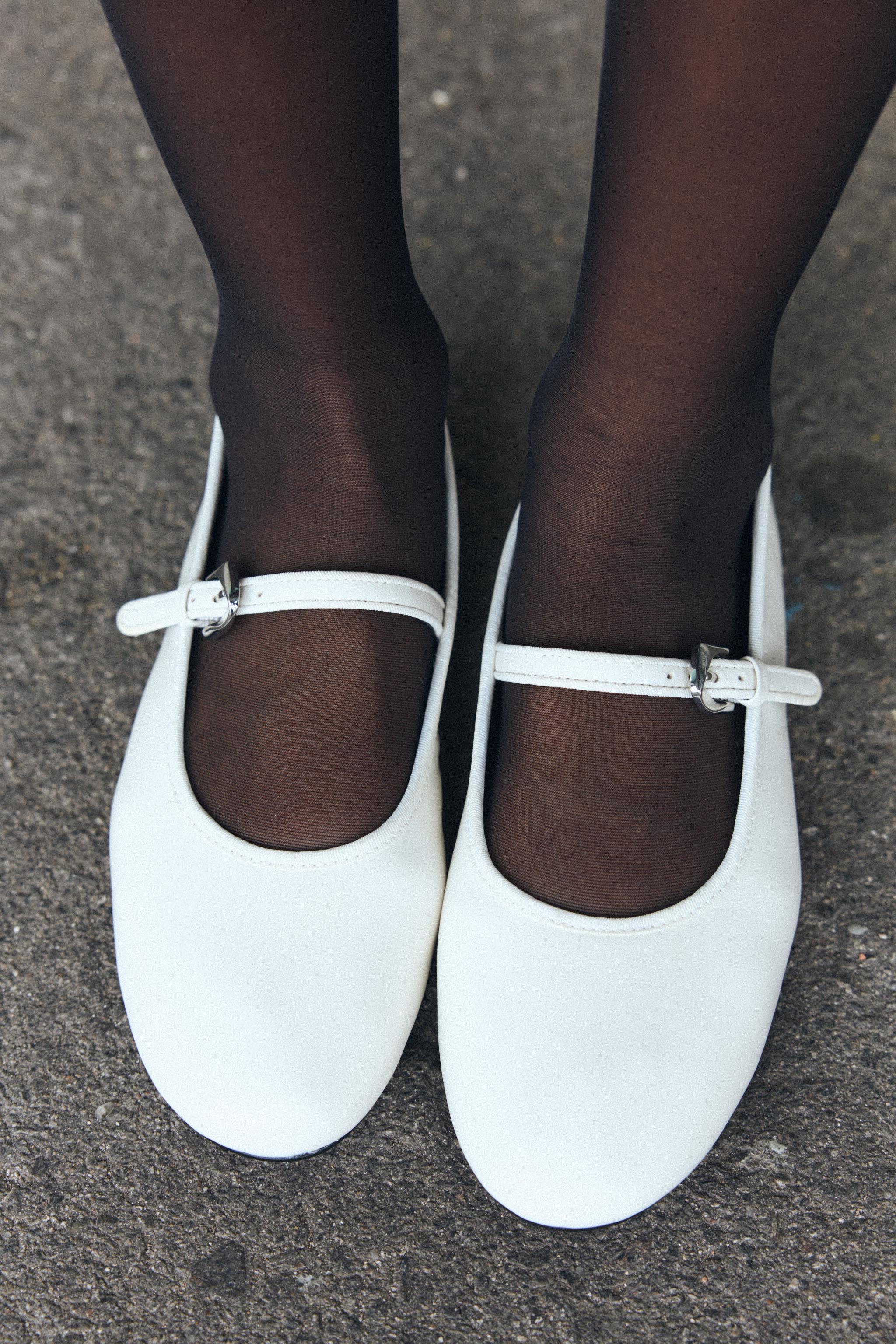 BALLERINES EN CUIR