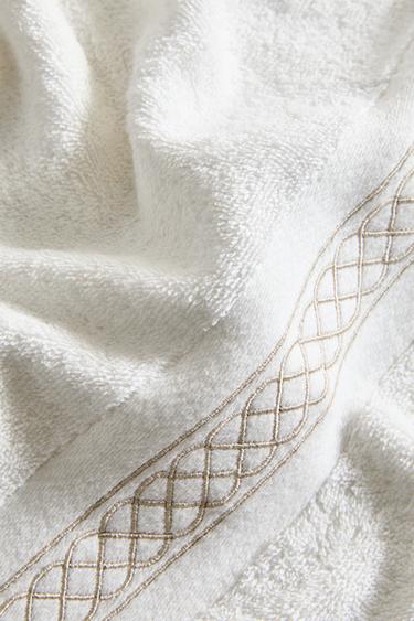 BATH TOWEL WITH WAVY BORDER - Golden by Zara - Image 3