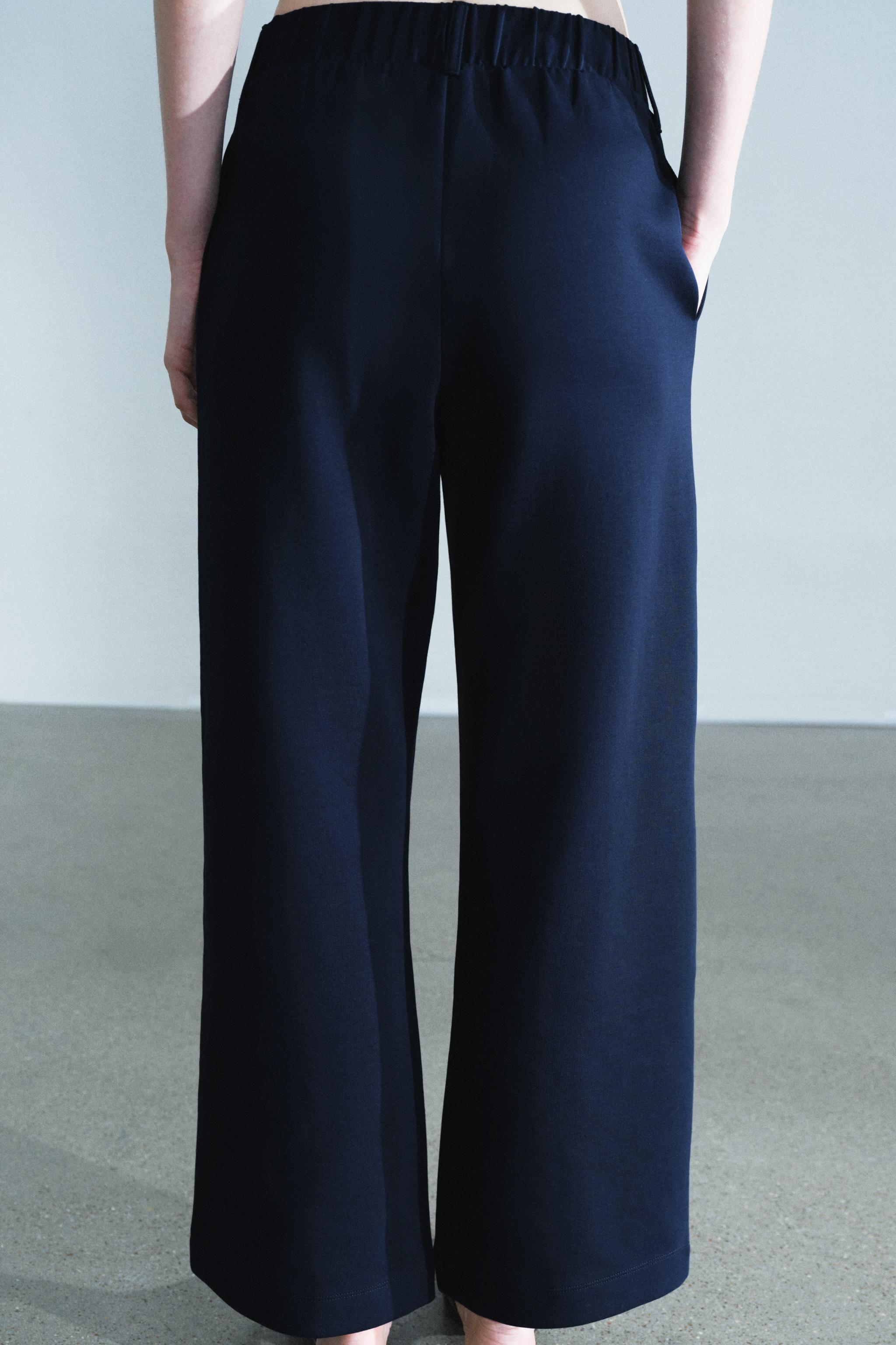 PANTALON À PINCES EN INTERLOCK
