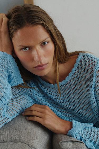 PULL EN MAILLE À MANCHES ÉVASÉES - Bleu clair de Zara - Image 2