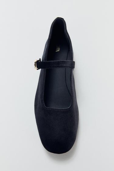 VELVET EFFECT BUCKLE BALLET FLATS - Black by Zara