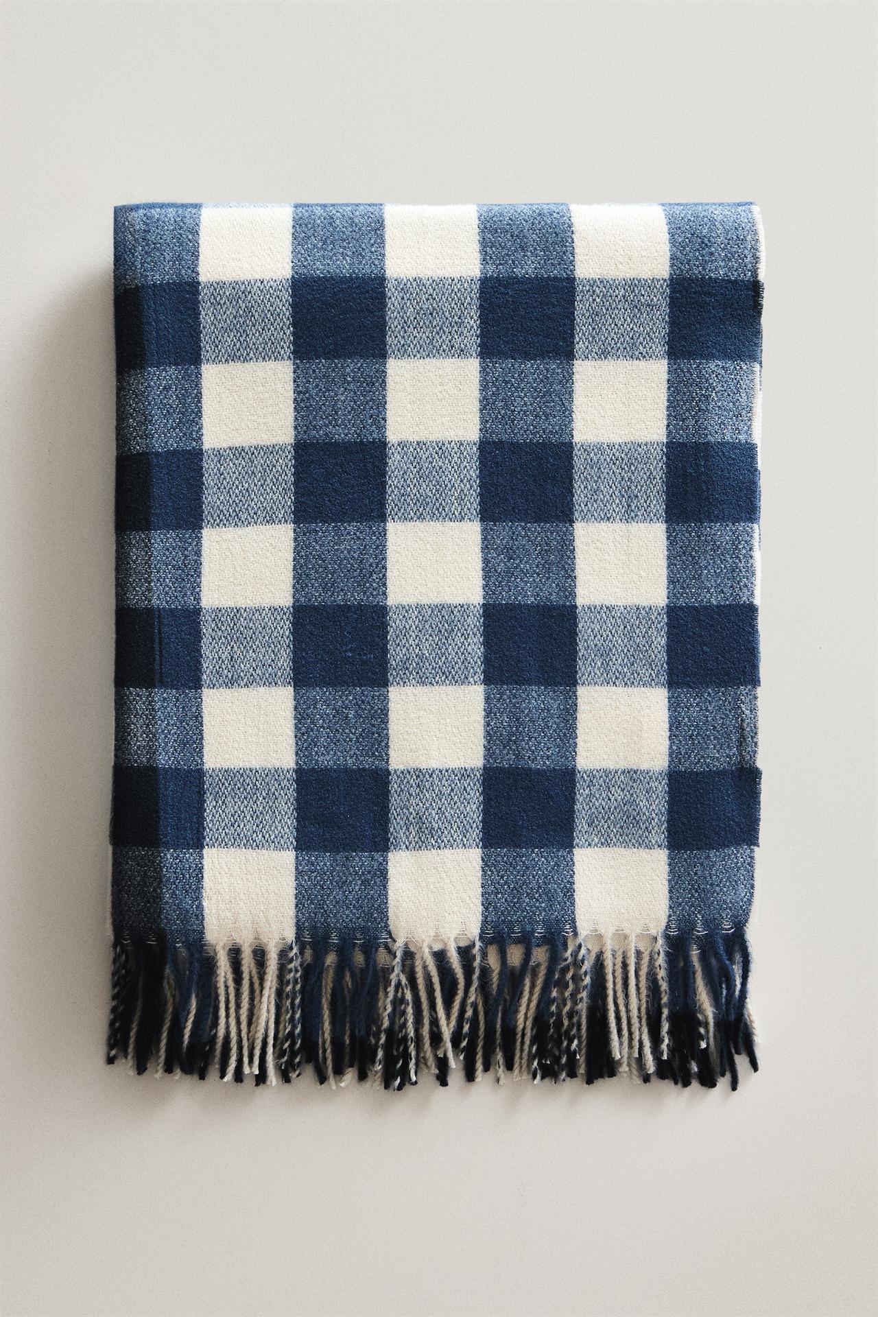 CHECKED THROW WITH FRINGING — Blue