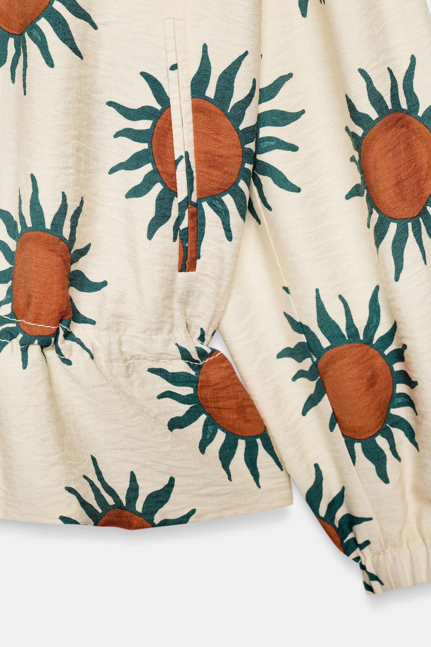 Женская куртка Zara Printed Bomber, цвет: Экрю / Зелёный — фото 8