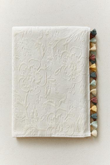 JACQUARD POMPOM BATH TOWEL - Ivory by Zara