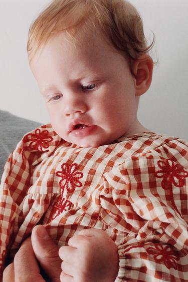 PIJAMA D’UNA PEÇA QUADRE VICHY FLORS BRODADES - Teula de Zara