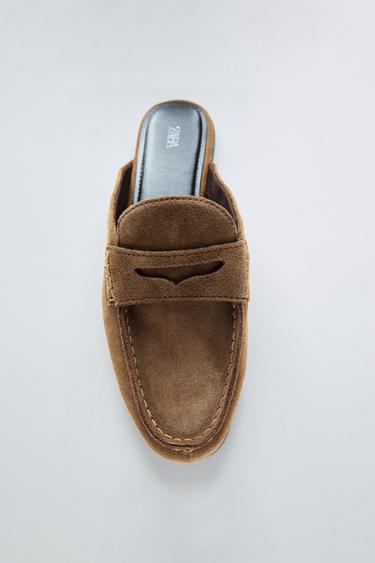 MOCASSINS OUVERTS À L'ARRIÈRE EN CROÛTE DE CUIR - Marron de Zara