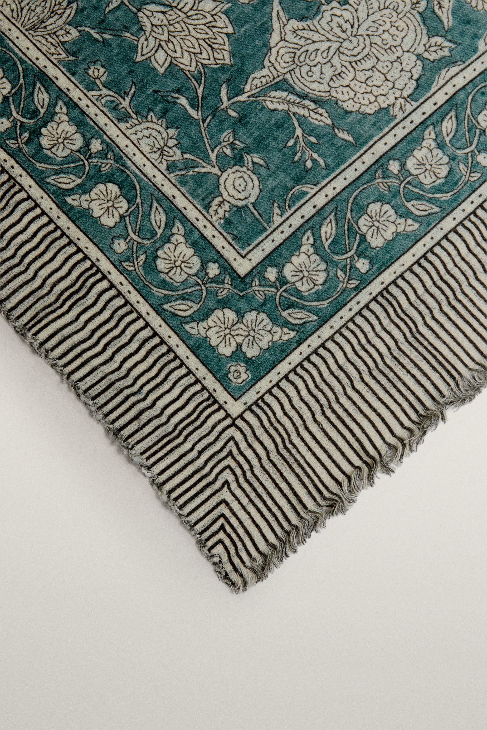 FLORAL COTTON BLANKET