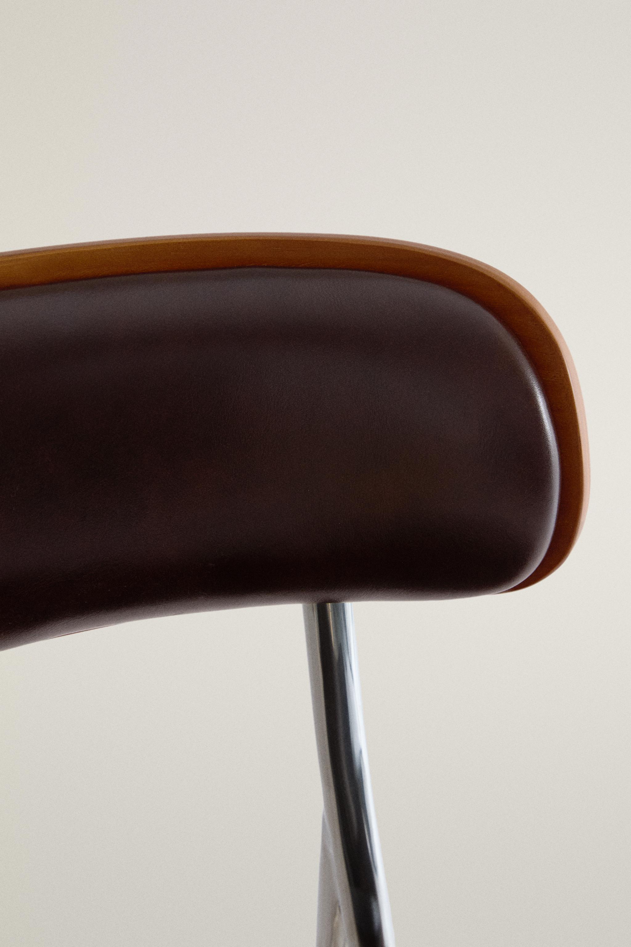 LEATHER AND STAINLESS STEEL HIGH STOOL