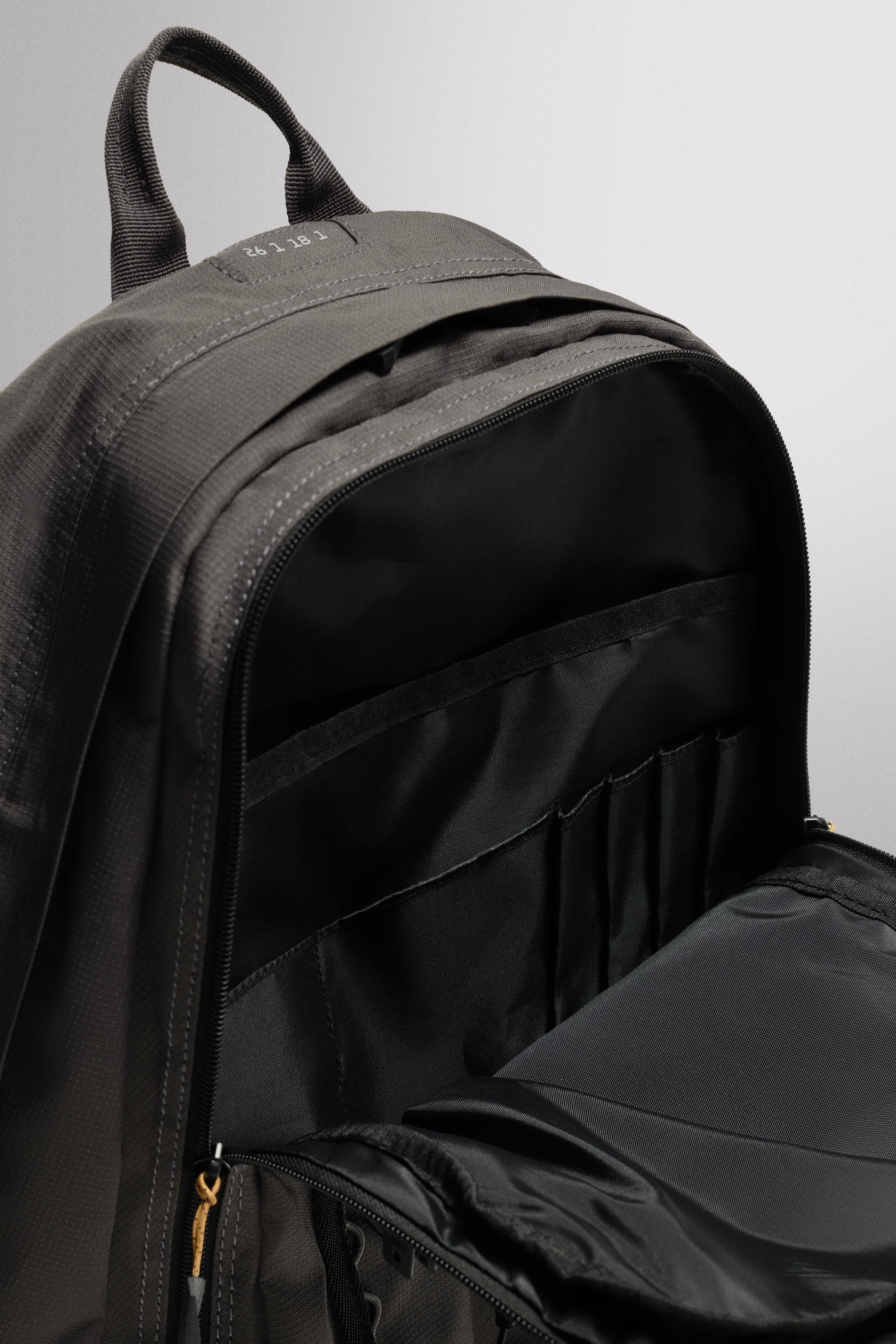 Zara 30 L SPOR SIRT ÇANTASI görsel 6