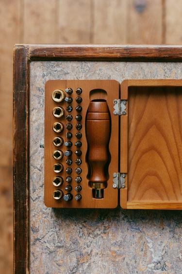 STEEL SCREWDRIVER IN BEECH WOOD BOX - Brown by Zara
