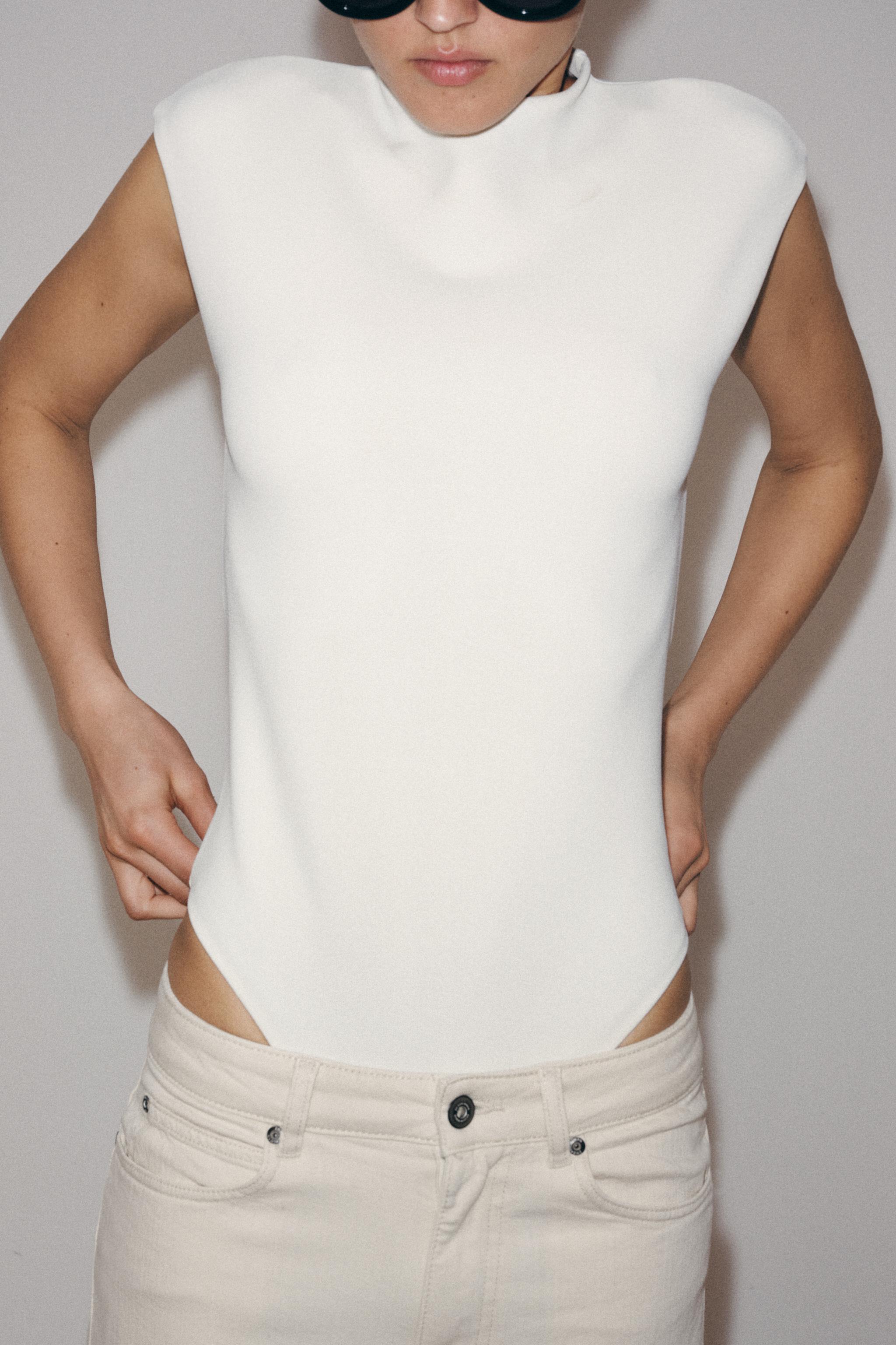 BODY STRETCH CUT OUT