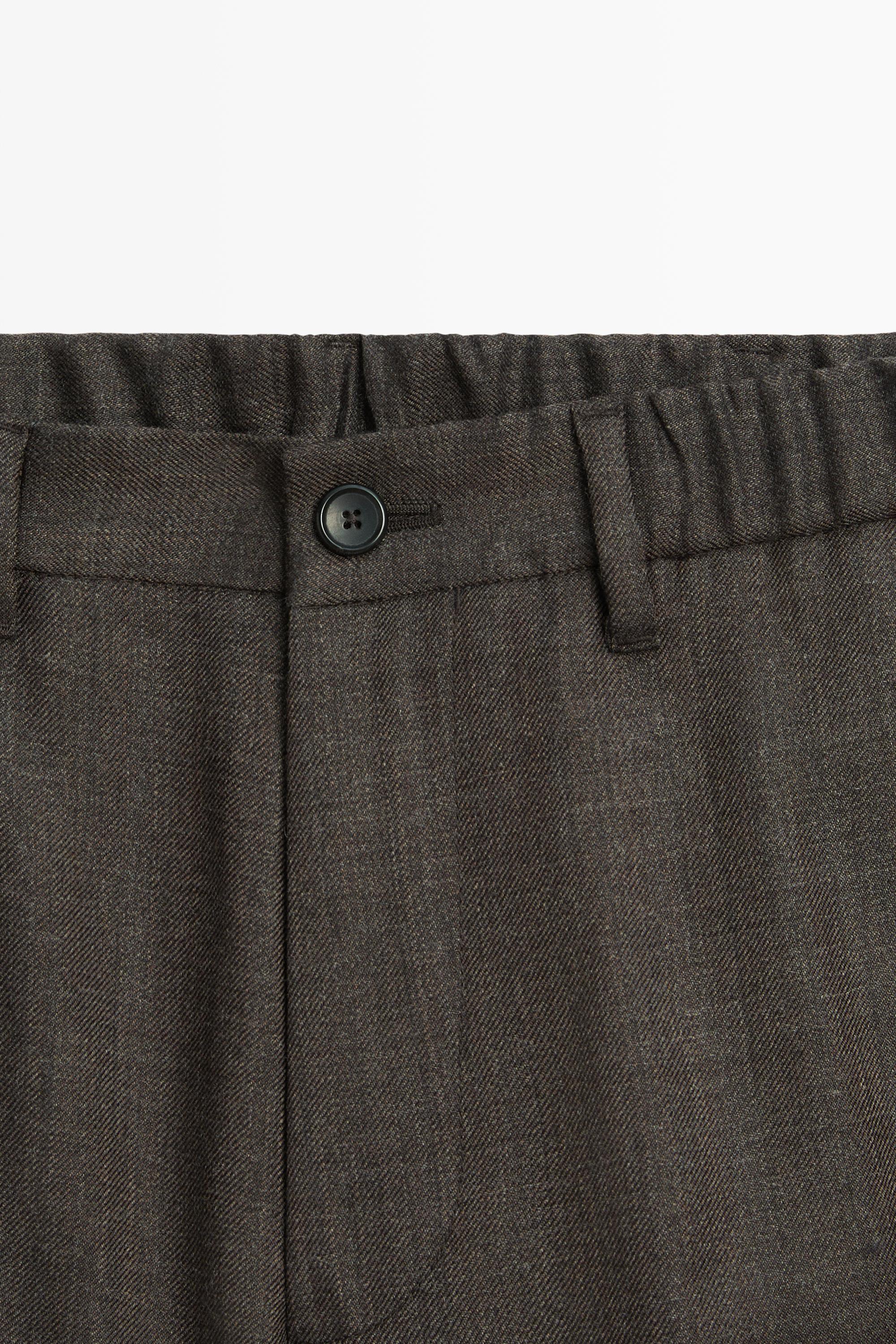 Relaxed fit 100% wool pants with elastic waistband