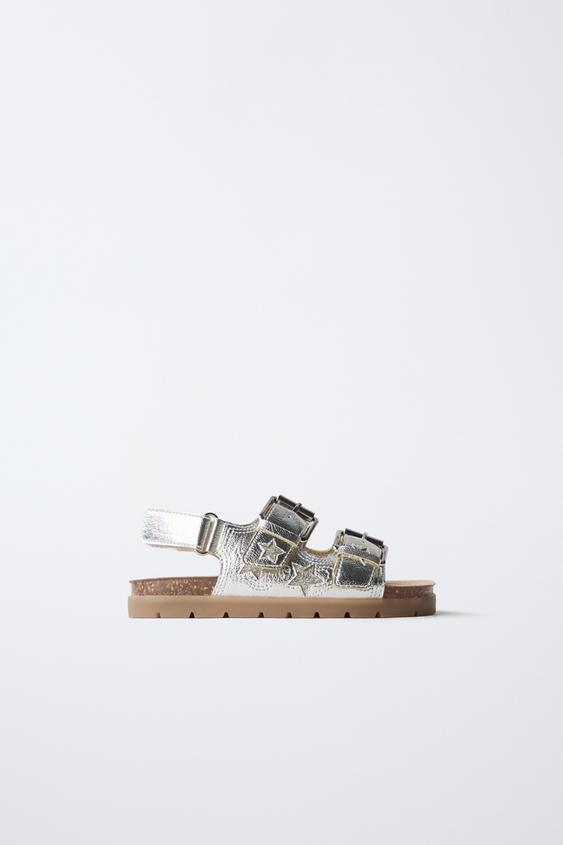 SANDALIA METALIZADA ESTRELLAS - Plata de Zara - Imagen 0