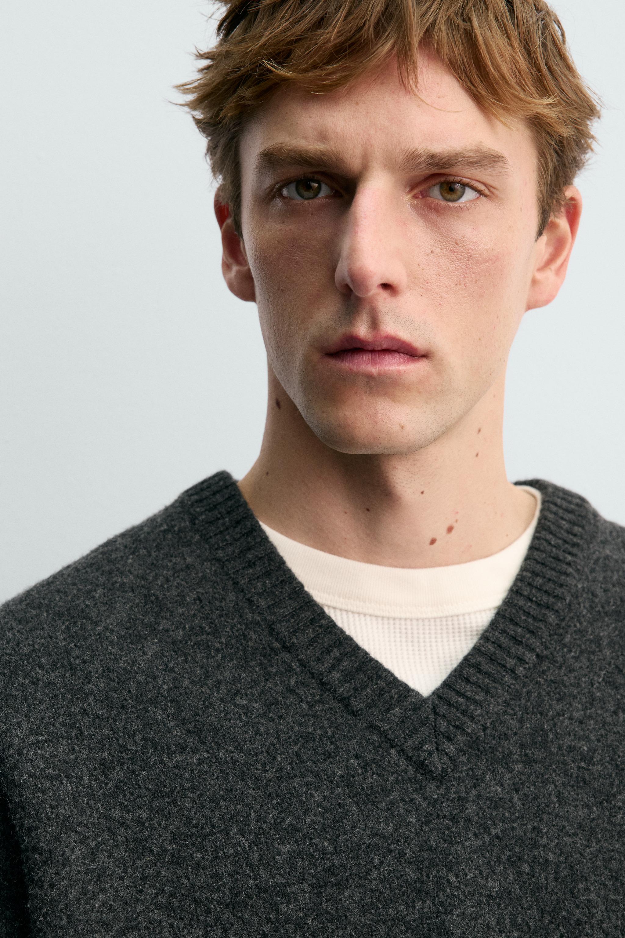 WOOL V-NECK JUMPER AARON LEVINE X ZARA