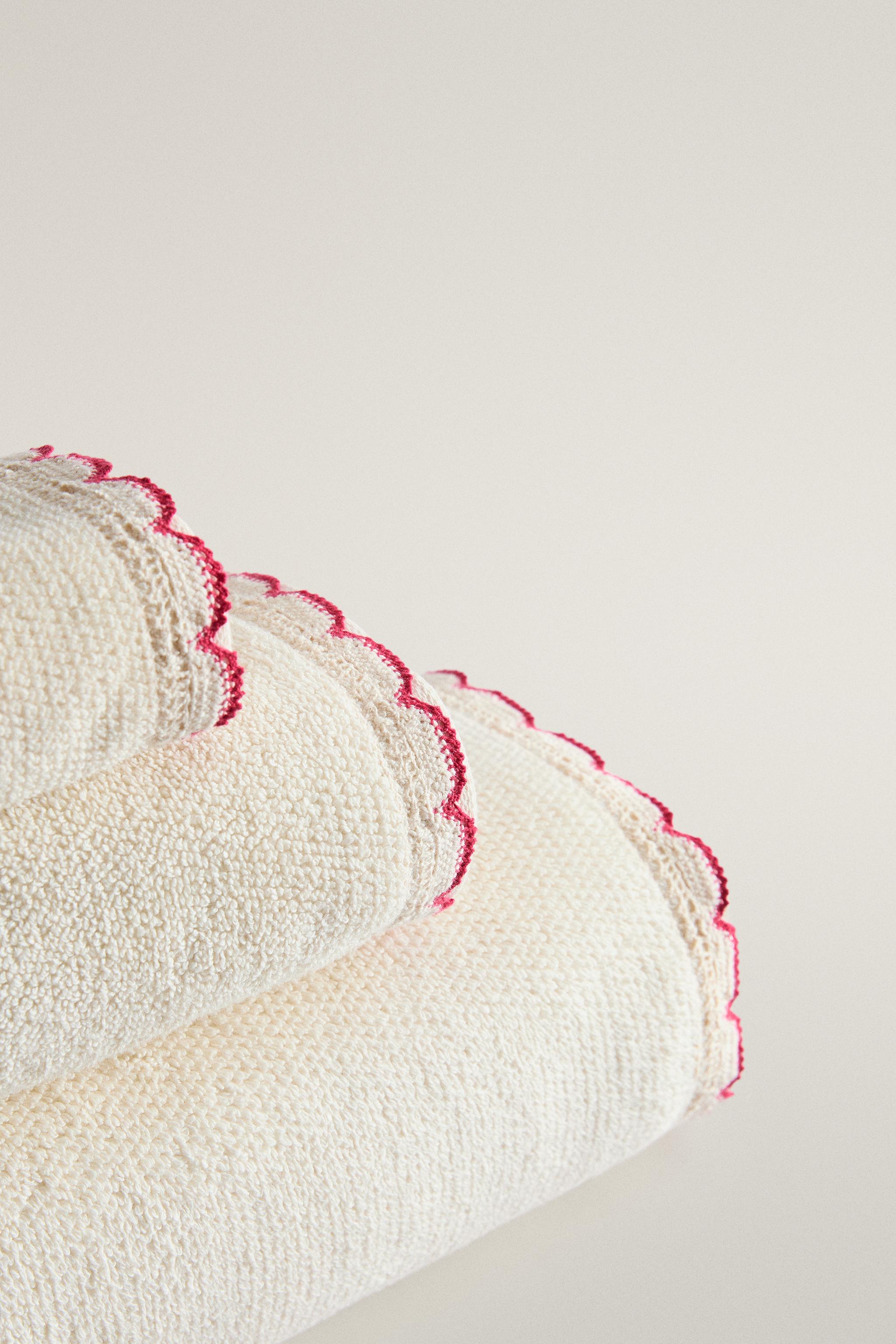 CONTRAST CROCHET BATH TOWEL