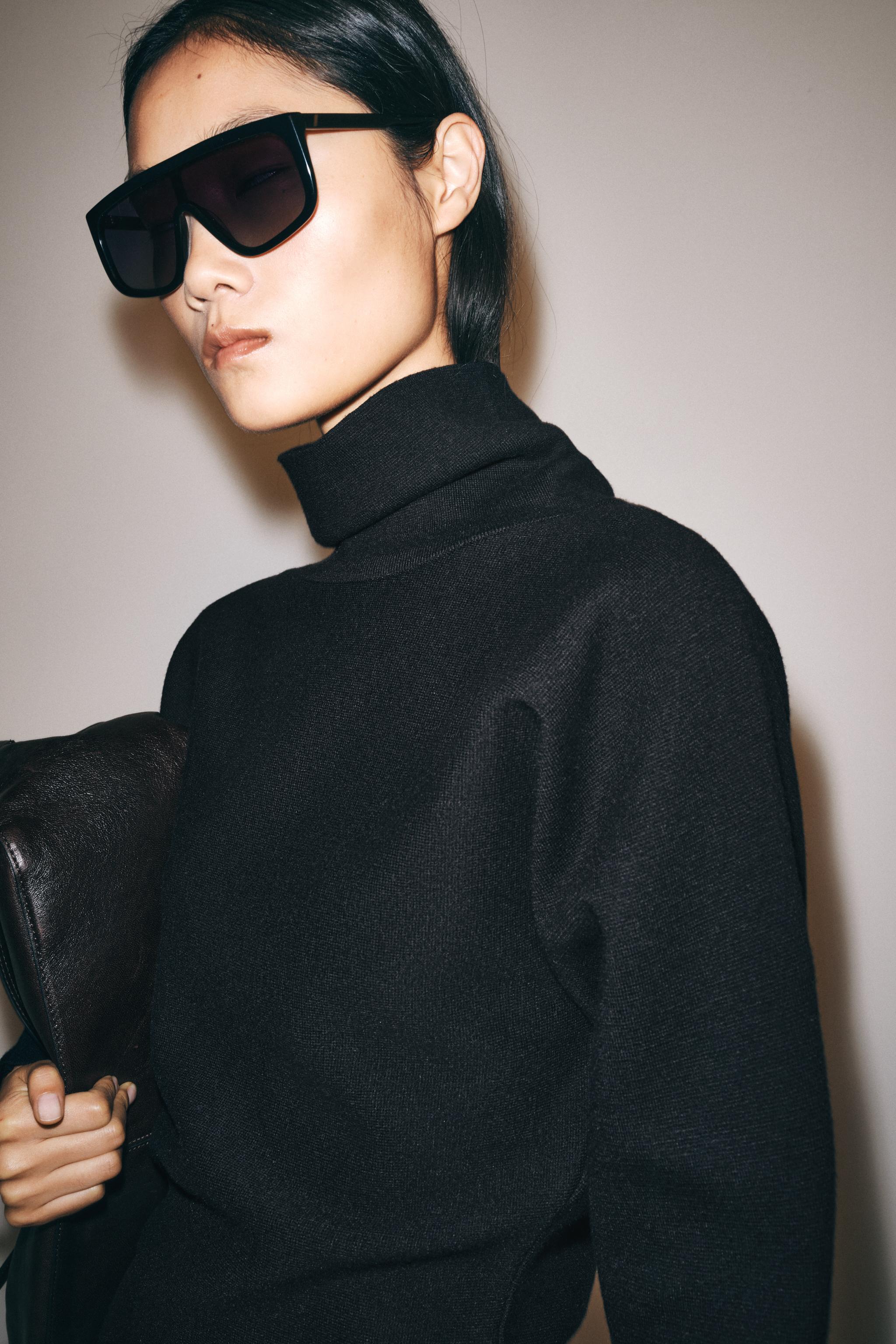 HIGH NECK KNIT SWEATER