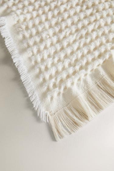 WAFFLE-EFFECT THROW - Ecru by Zara - Image 2