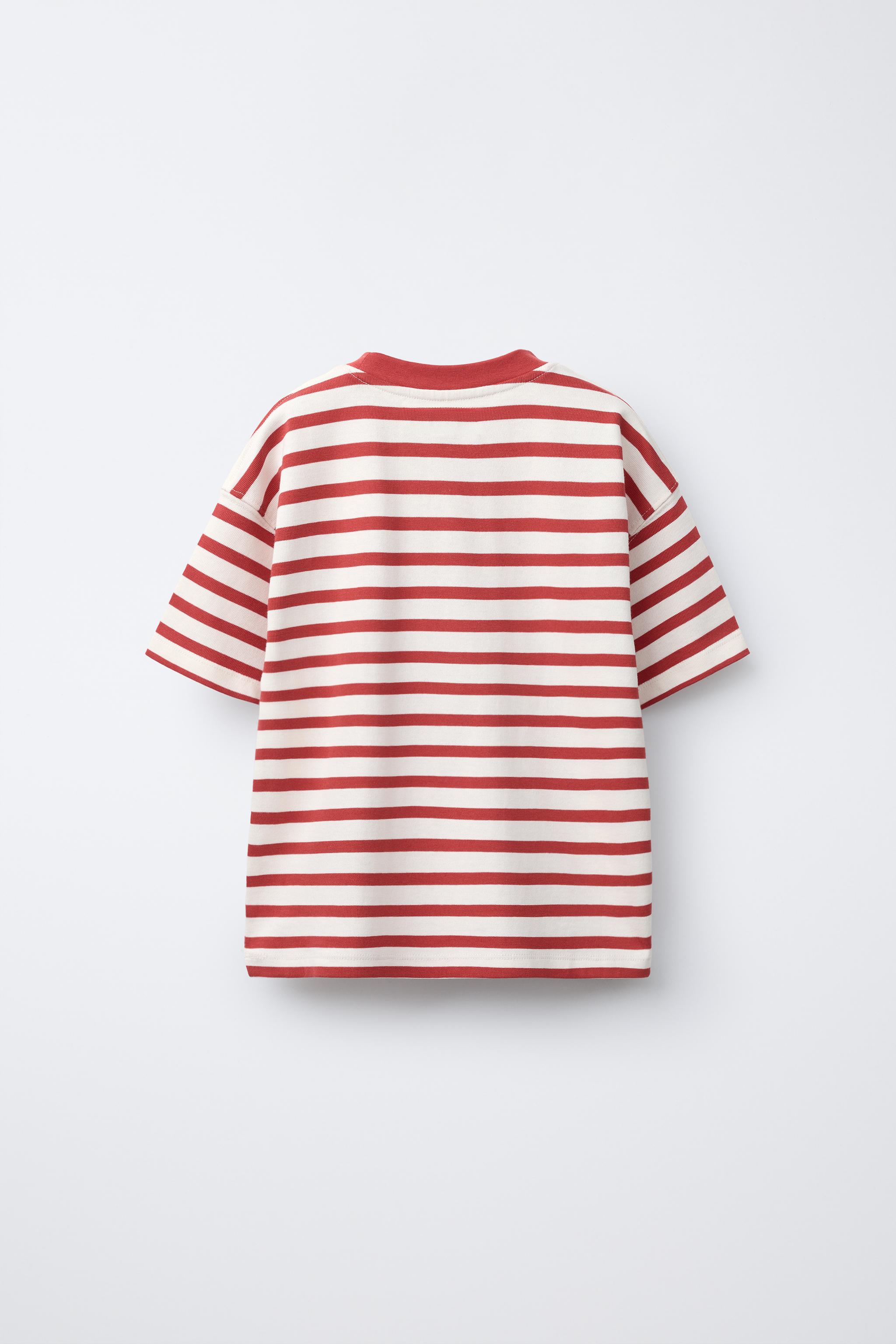 T-SHIRT À RAYURES AVEC PIÈCE
