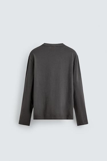 T-SHIRT À MANCHES LONGUES COUPE RELAX - Gris anthracite de Zara - Image 7