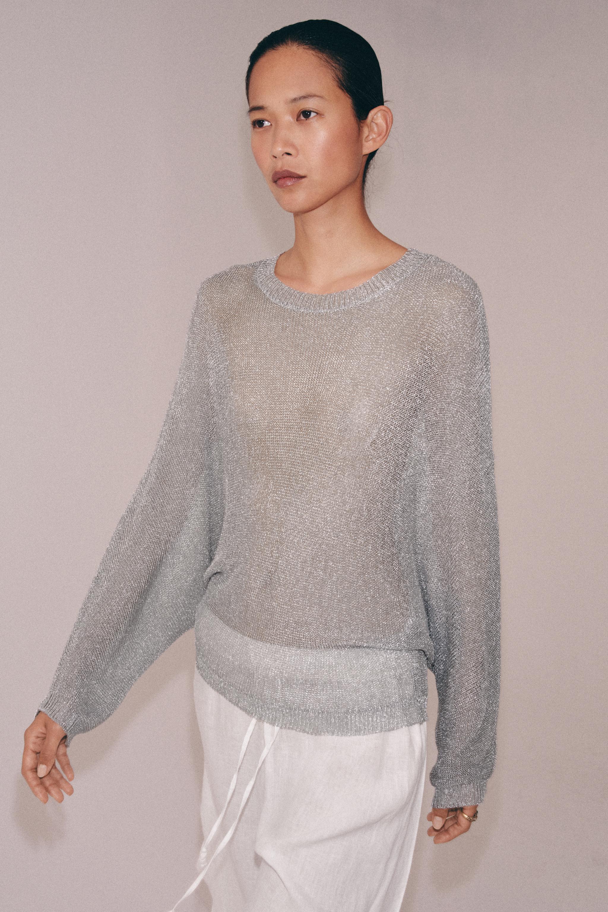 PULL EN MAILLE AVEC FIL MÉTALLISÉ