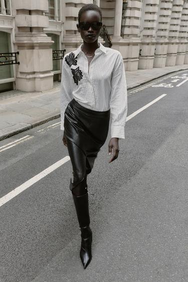 CHEMISE À RAYURES FLEUR EN DENTELLE - Écru / Noir de Zara