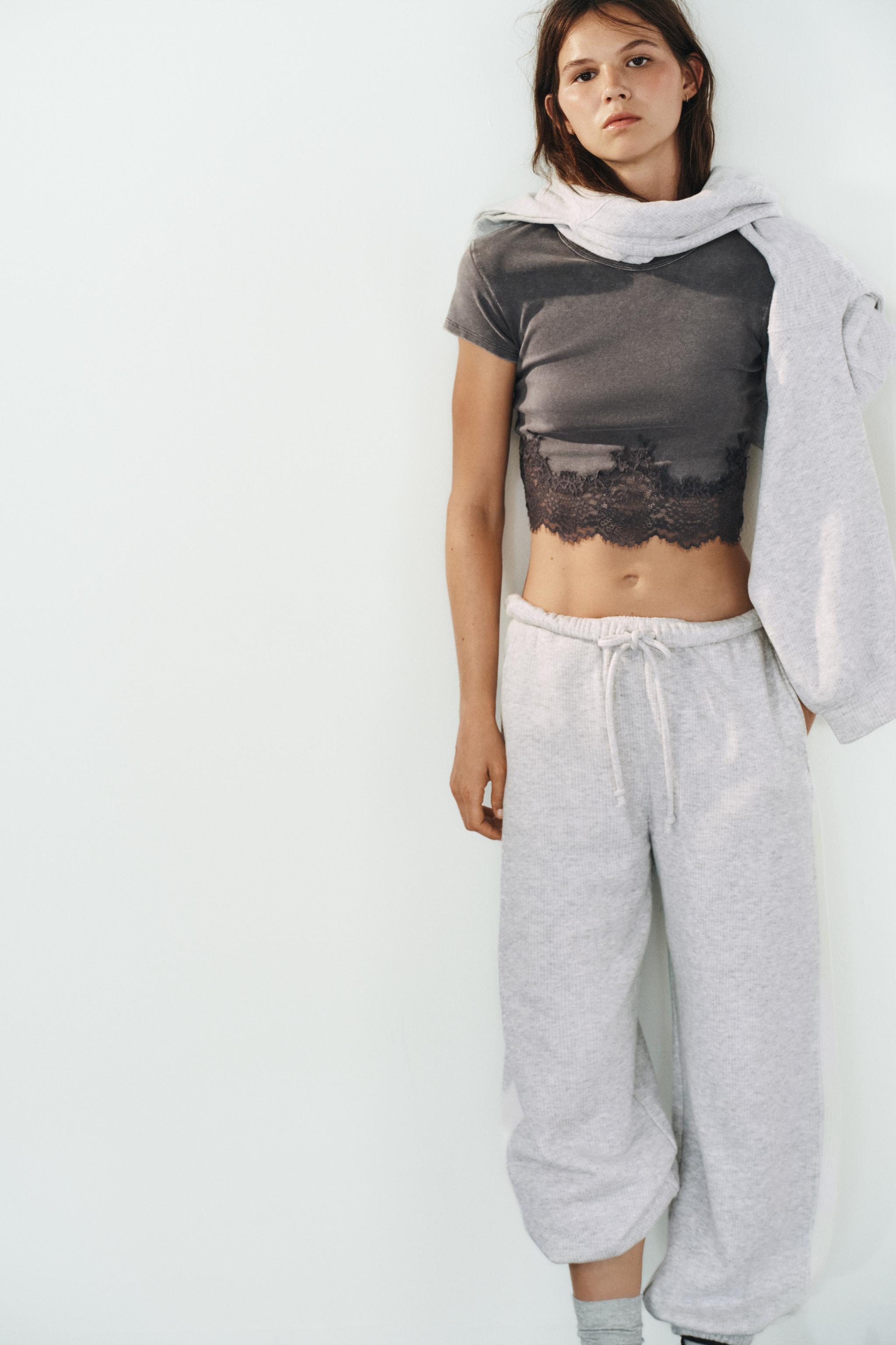 T-SHIRT COURT EN DENTELLE