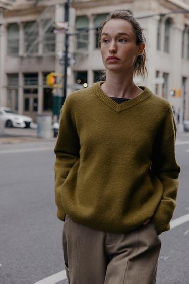 PLAIN KNIT V-NECK JUMPER - Olive green by Zara