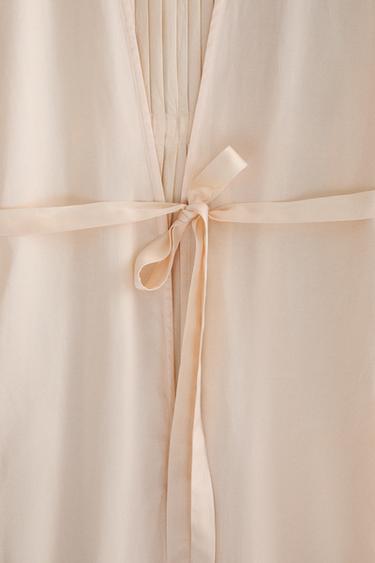 ROBE DE CHAMBRE SATIN PLISSÉ - Rose pâle de Zara - Image 3