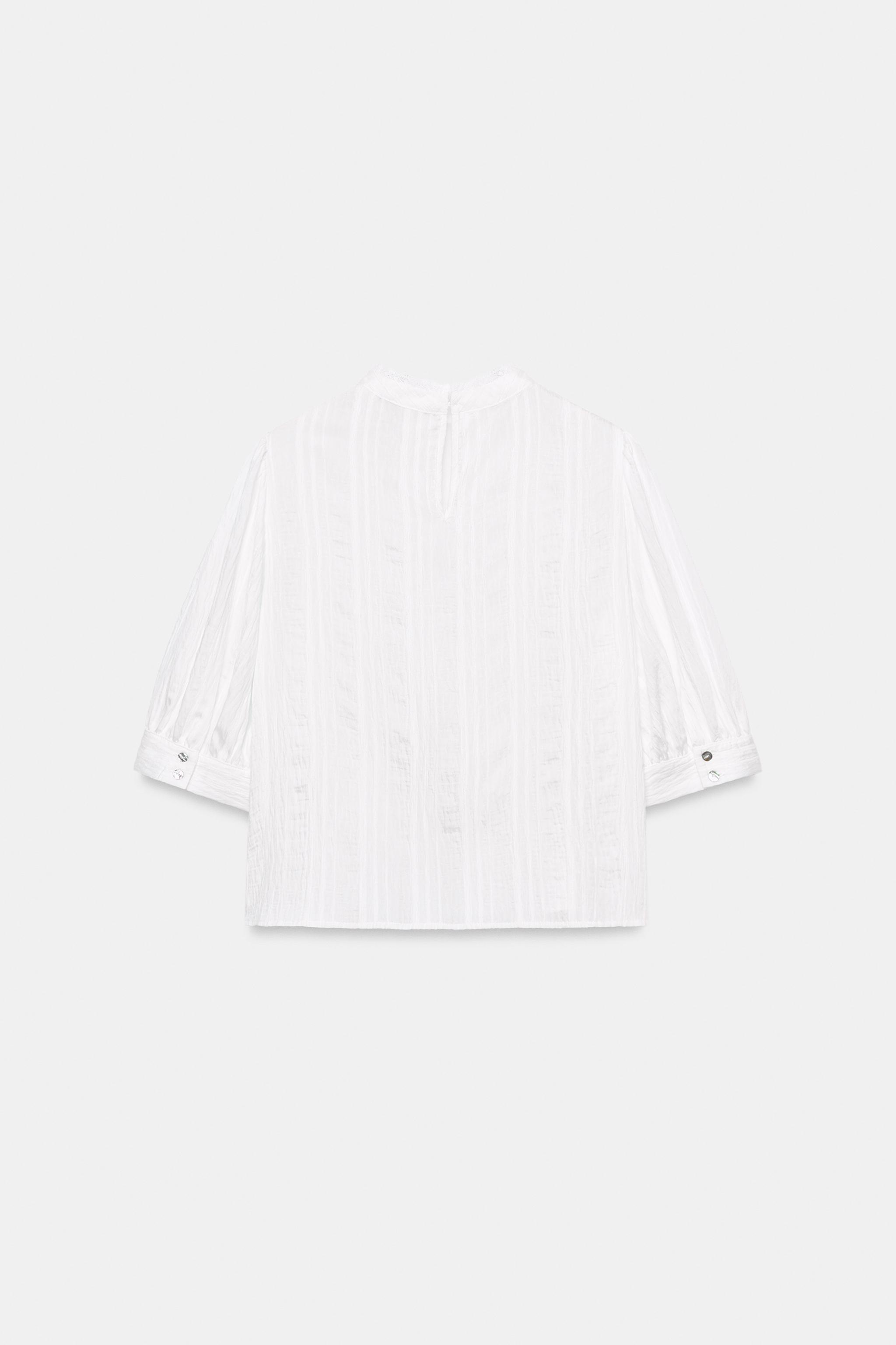 CHEMISE ROMANTIQUE EN DENTELLE
