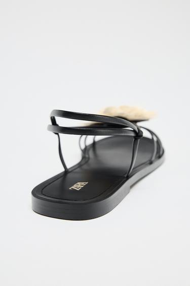 FLACHE SANDALE MIT BLUME - Schwarz von Zara
