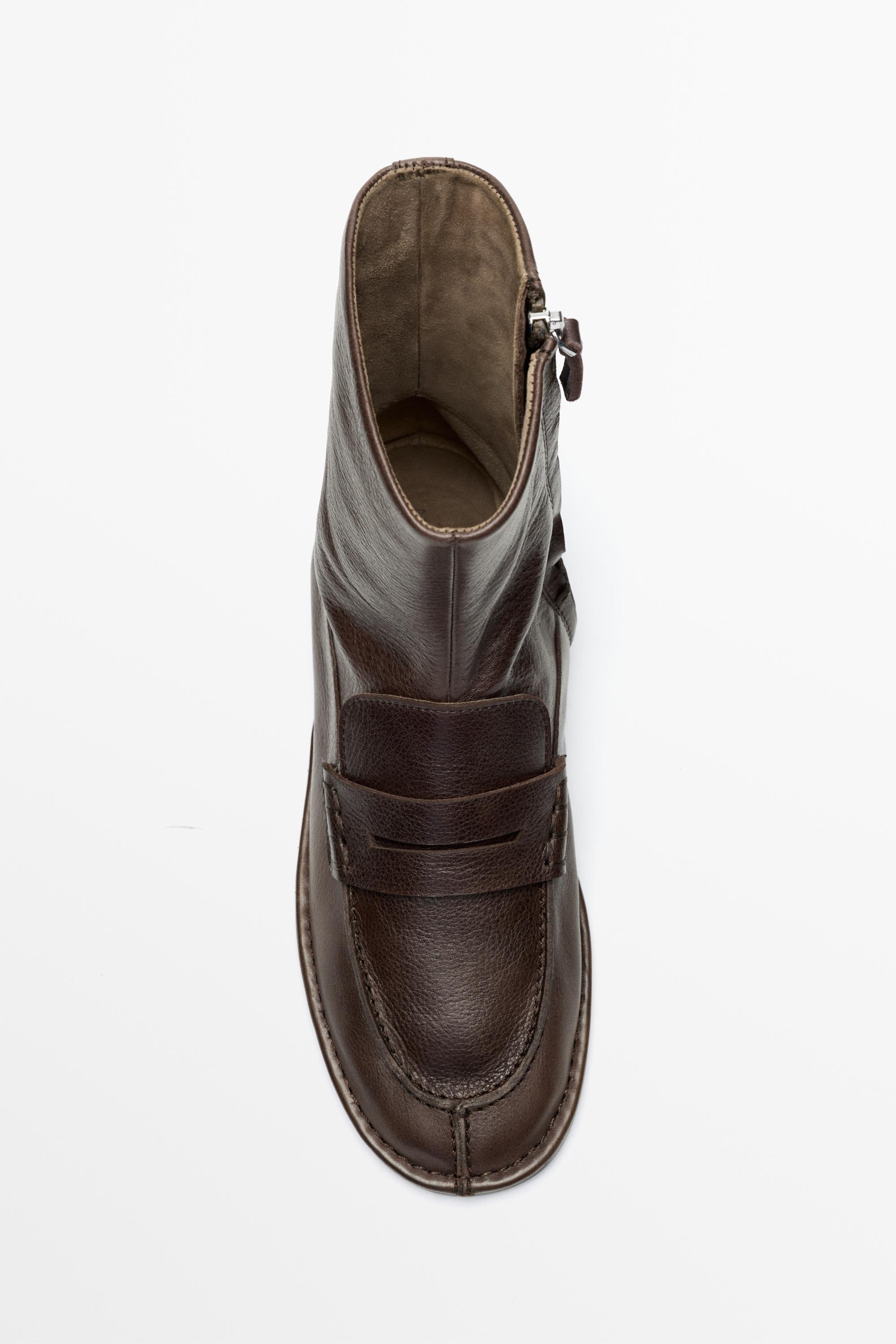 Ankle soft leather loafer with vamp strap