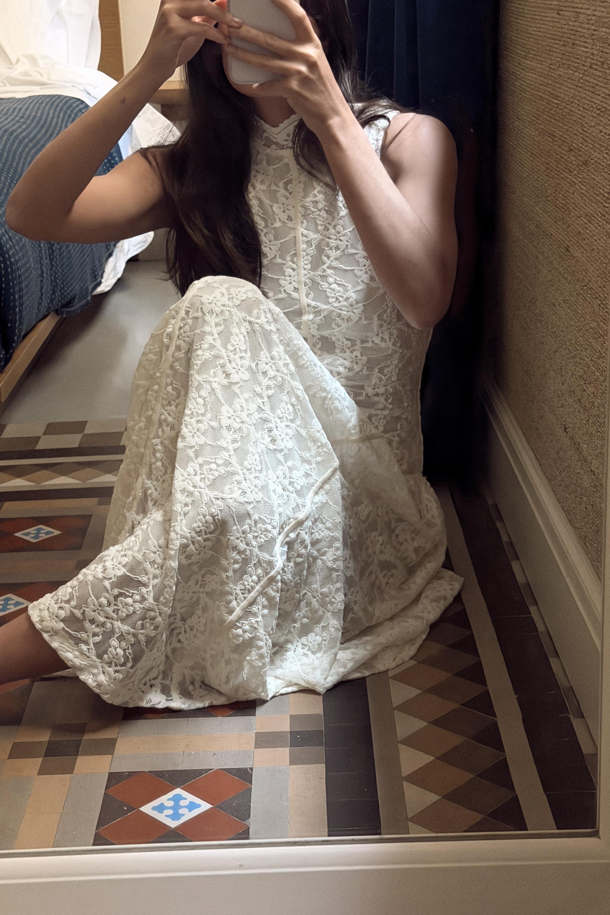 LONG LACE DRESS