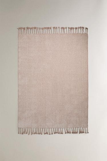 FRINGED THROW - وردي الخاص بـ Zara - صورة 0