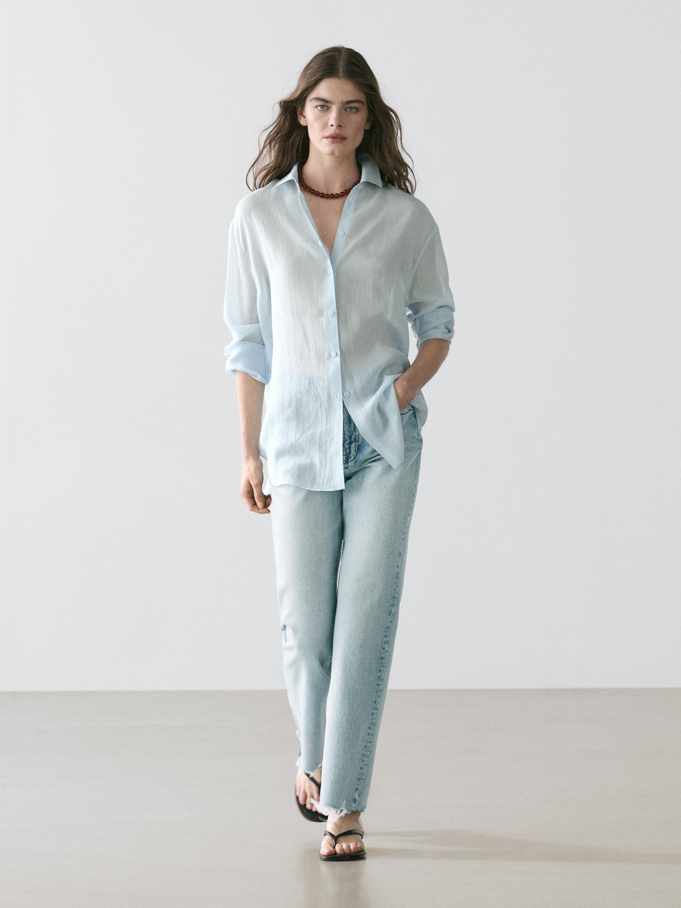 Flowing shirt with collar